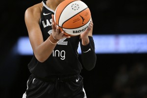 开云APP-🔥阿贾16中12爆砍34分16板0失误💘生涯27次30+逼平男友热巴