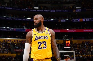 NBA专家对今夏顶级自由球员排名：勒布朗和哈登领衔，保罗在列