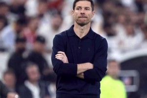 罗马诺：阿隆索将会很快返回教练席，各俱乐部都在关注他的动向