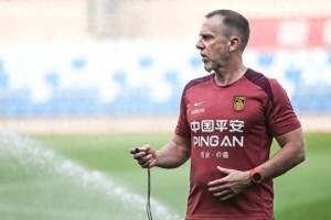 开云体育下载-国足抵达韩国后立即展开训练，教练组期待每名队员都充满斗志